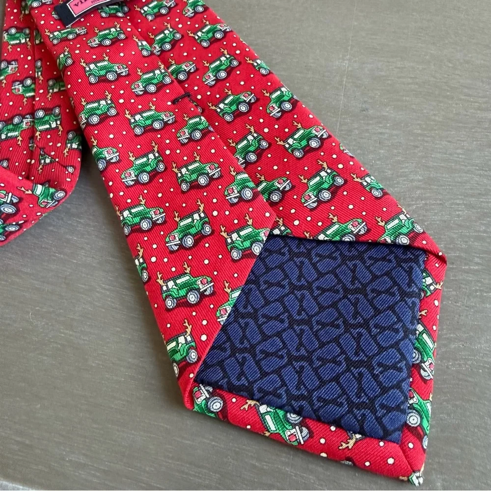 Vineyard Vines Christmas Holiday Patterned Red Silk Neck Tie